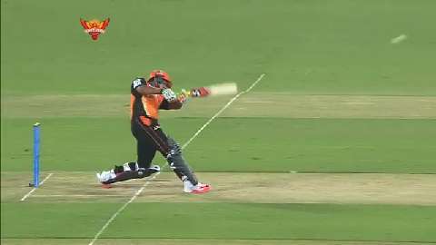 M48: SRH vs KXIP – Karn Sharma Six background