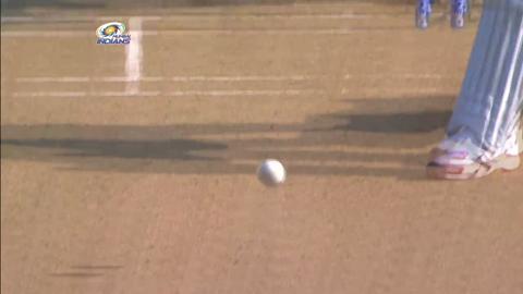 M22: MI vs KXIP– Glenn Maxwell Wicket background
