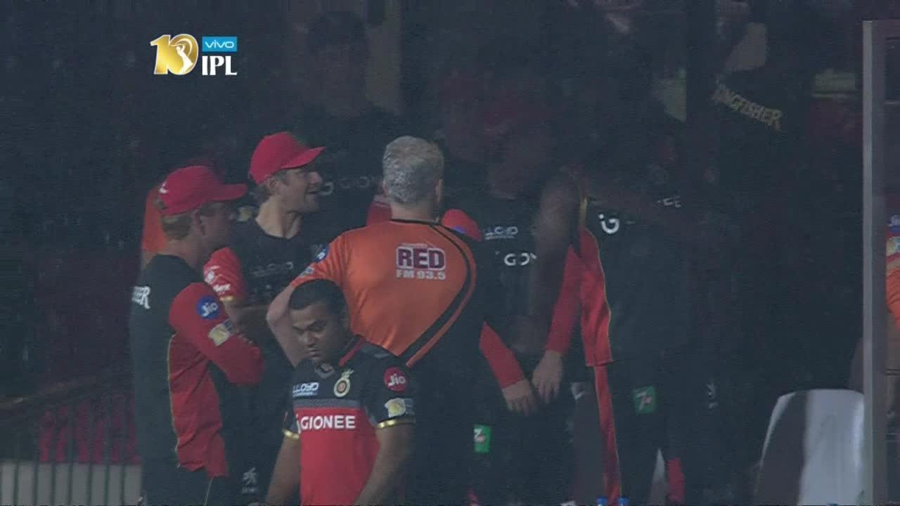 M29: RCB vs SRH – Match Suspended due to rain background