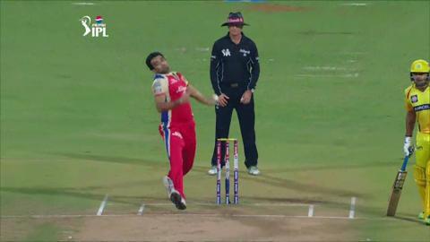 M70: RCB vs CSK – Suresh Raina Wicket