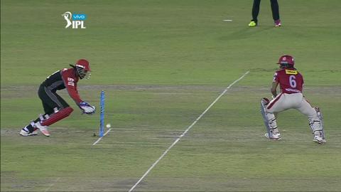 M39: KXIP vs RCB – Wriddhiman Saha Wicket
