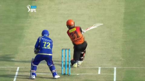 M37: MI vs SRH – David Warner Wicket
