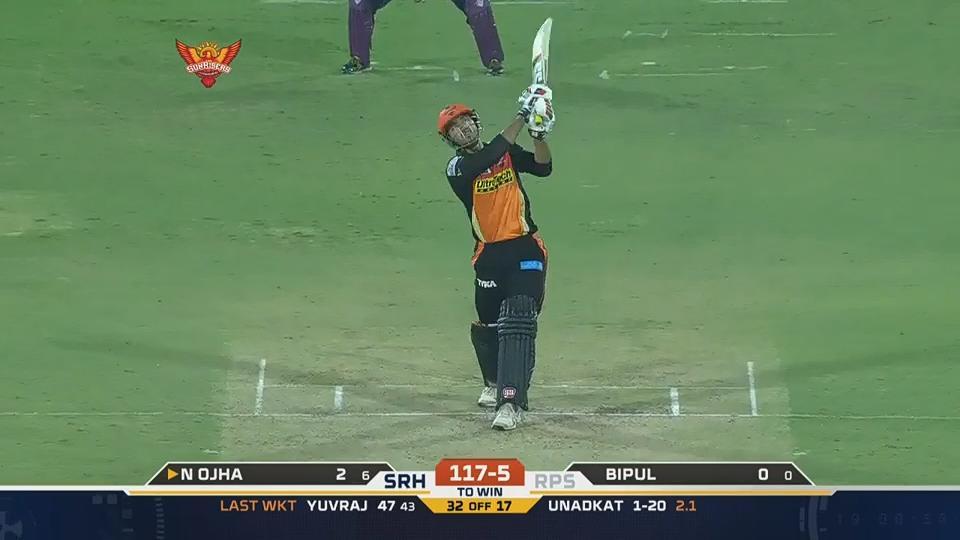 M44: SRH vs RPS – Naman Ojha Six