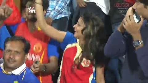 M58: RCB vs RR – Amazing Moments background