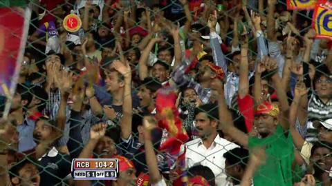 M12: RCB vs KKR – Chris Gayle Six