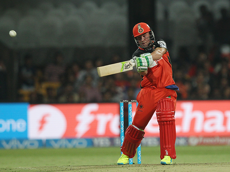 M4: RCB vs SRH – Super Sixes