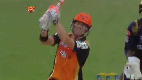 M19: SRH vs KKR – David Warner Six