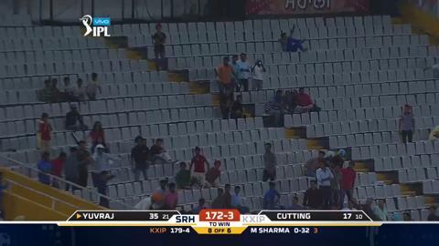 M46: KXIP vs SRH – Yuvraj Singh Six background
