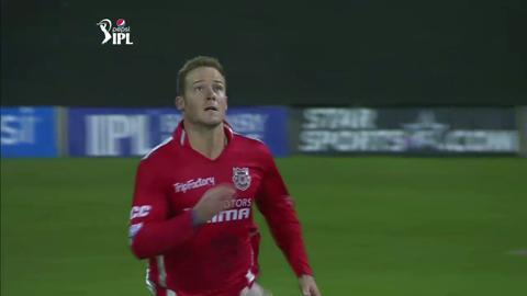 M31: RCB vs KXIP – Mitchell Starc Wicket