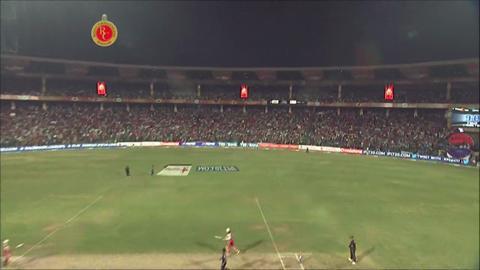 M21: RCB vs DD – AB de Villiers Six background