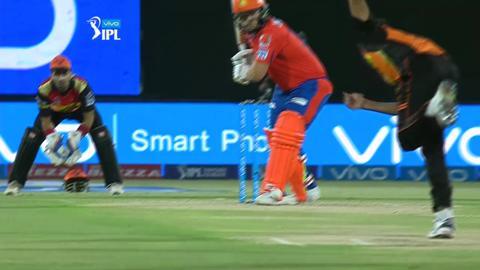 M15: GL vs SRH – Aaron Finch Wicket