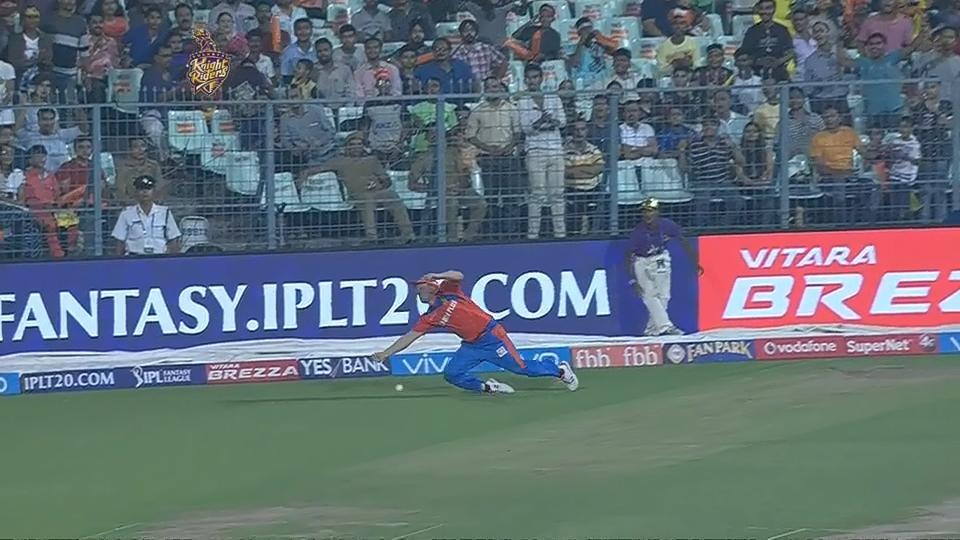 Aaron Finch on the ropes almost pulls off a stunner background