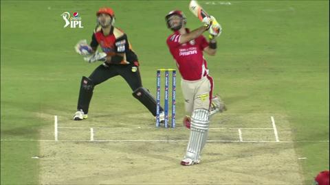 M39: SRH vs KXIP – Glenn Maxwell Wicket background