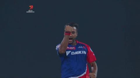 M7: DD vs KXIP – Amazing Moments background