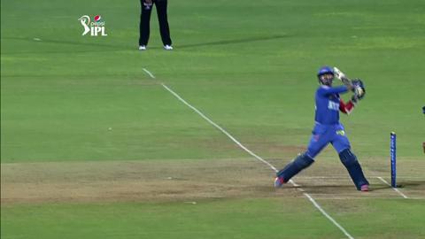 M38: RCB vs DD – Dinesh Karthik Wicket