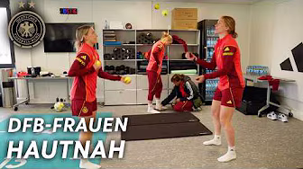 Jonglierkünste in der WM-Quali gegen Österreich 🤹🤩 | Hautnah mit den DFB-Frauen