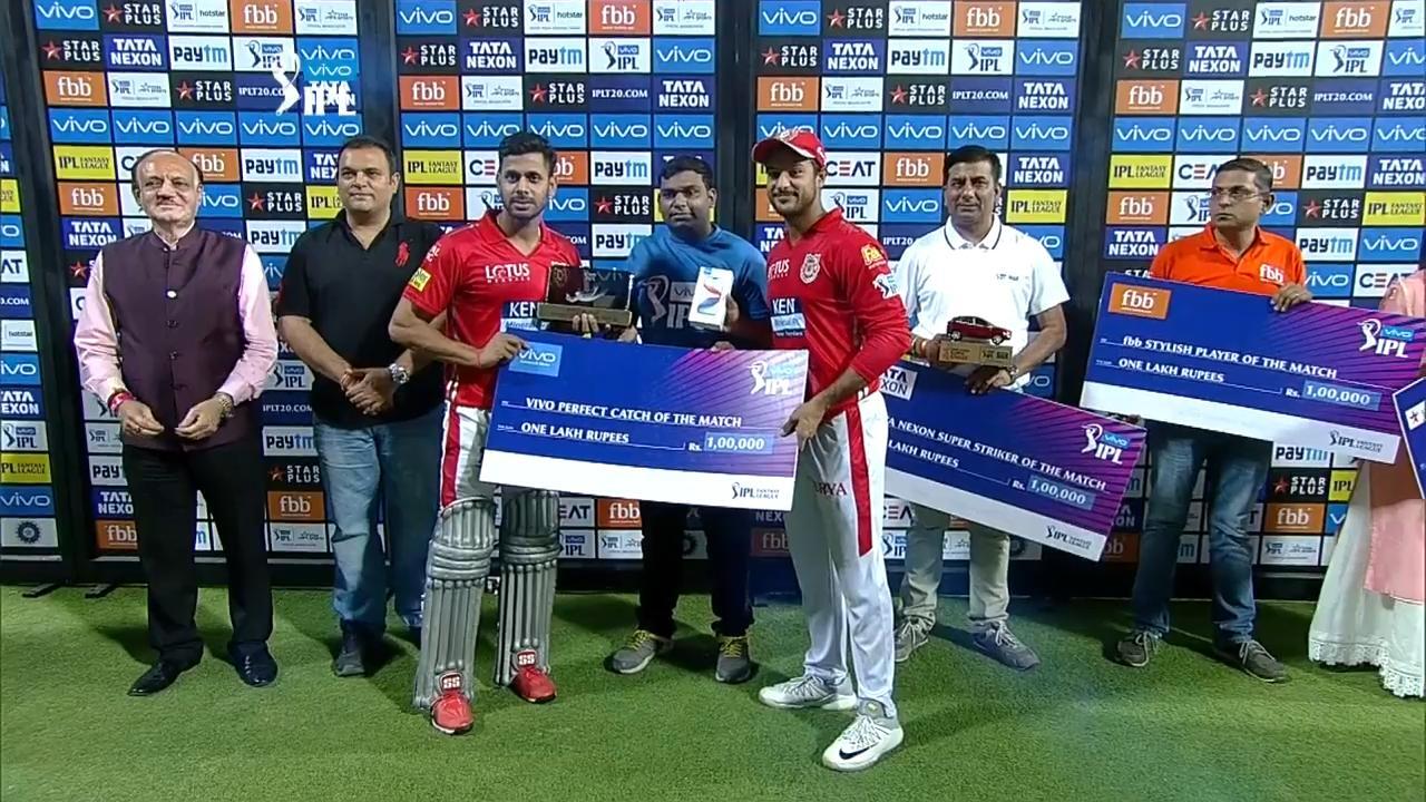 M38: KXIP vs RR – VIVO perfect catch of the match – Mayank Agarwal & Manoj Tiwary backdrop