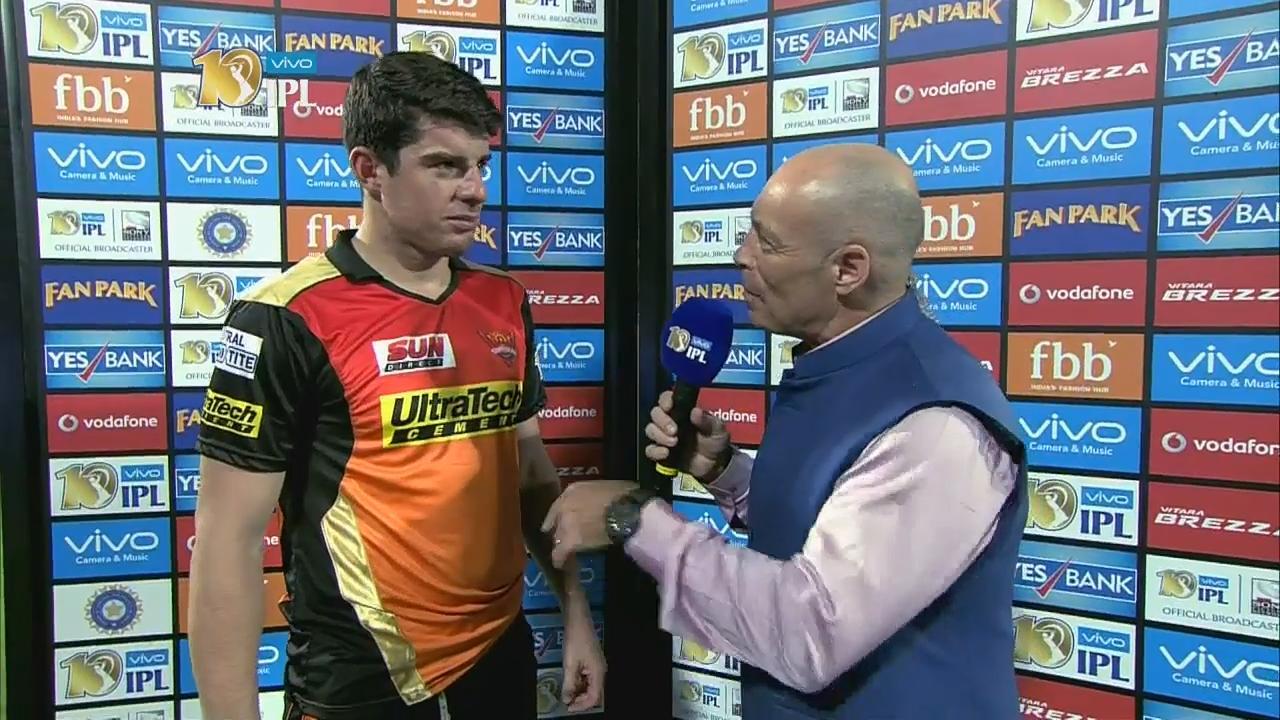 M1: SRH vs RCB – Moises Henriques Interview background