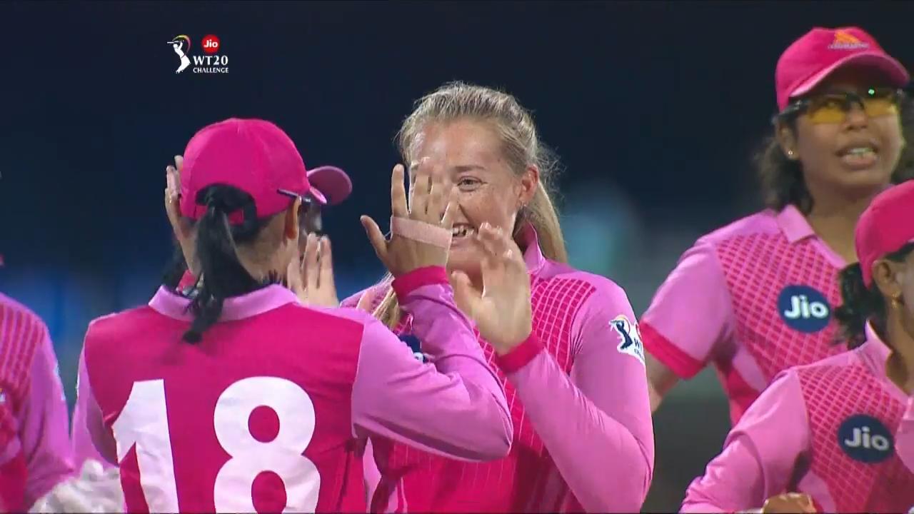 Final: Trailblazers vs Supernovas – Fall of Wickets background