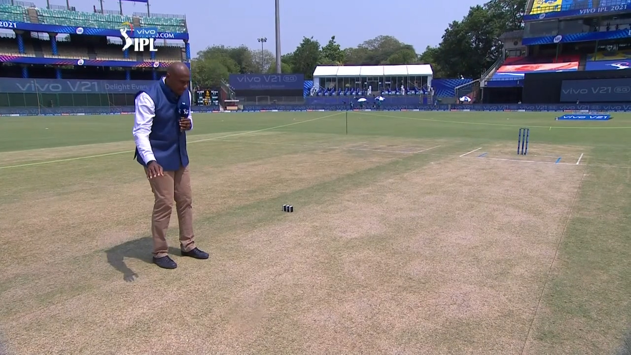 M28: RR vs SRH – Pitch Report background