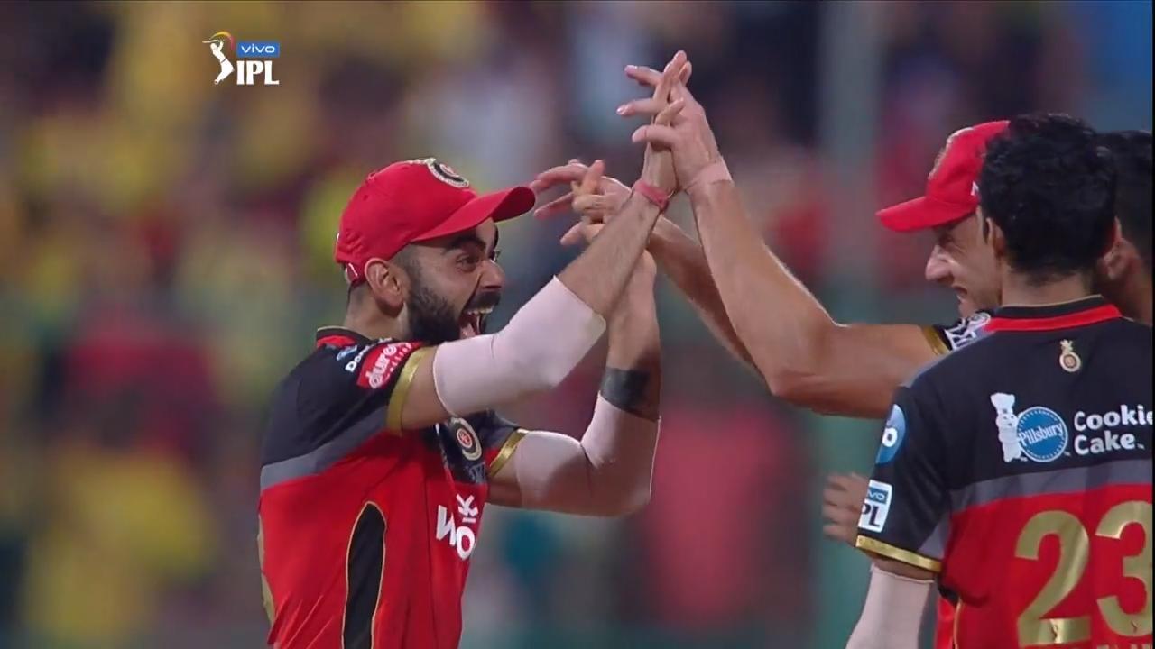 Mahi magic & that breathtaking last over background