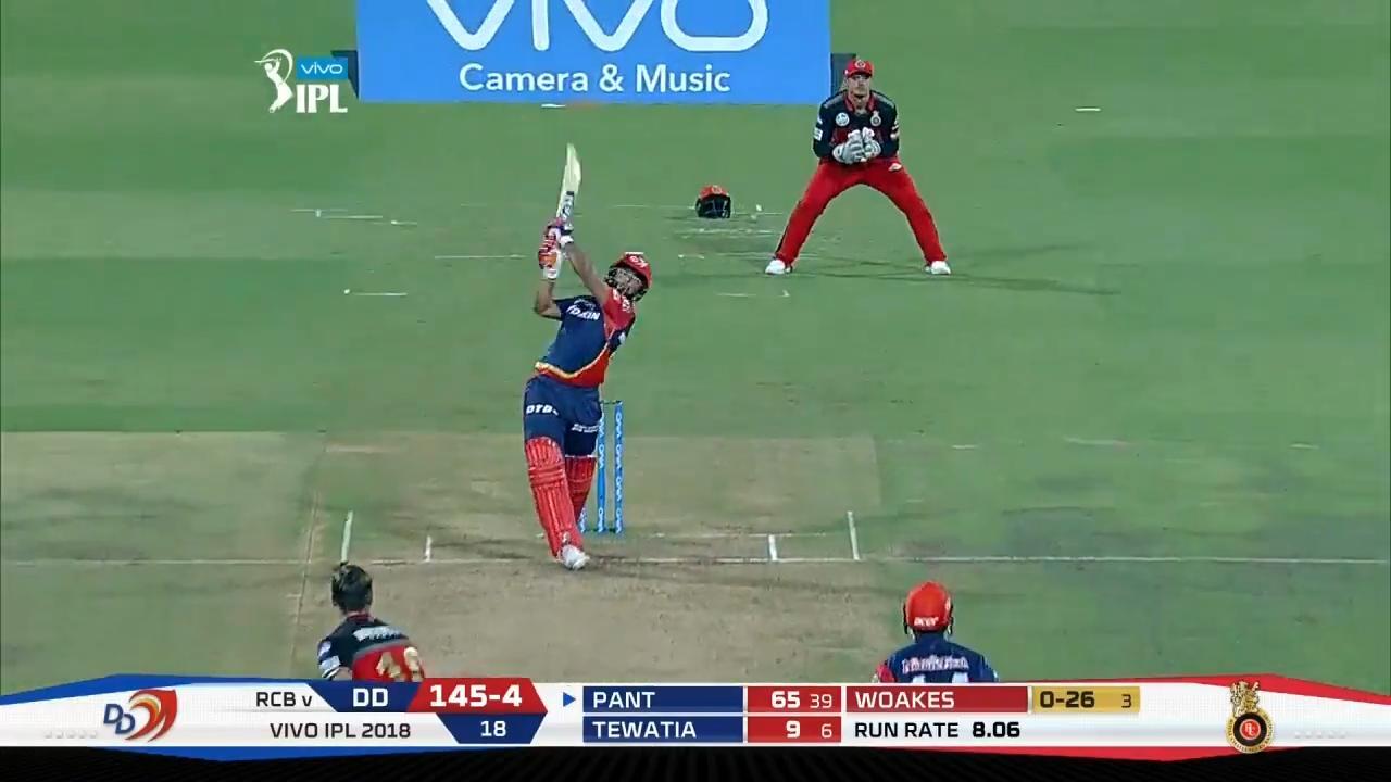 M19: RCB vs DD – Rishabh Pant Six background