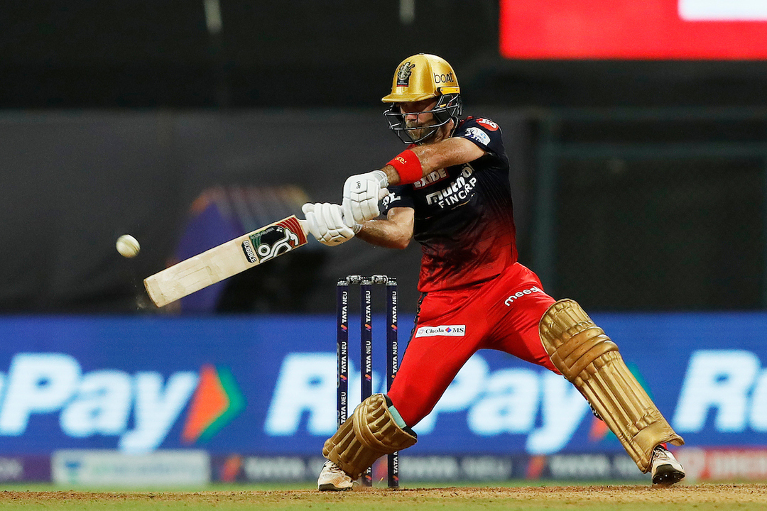 Max fun: Glenn 'Big Show' Maxwell's stroke-filled 40* (18)