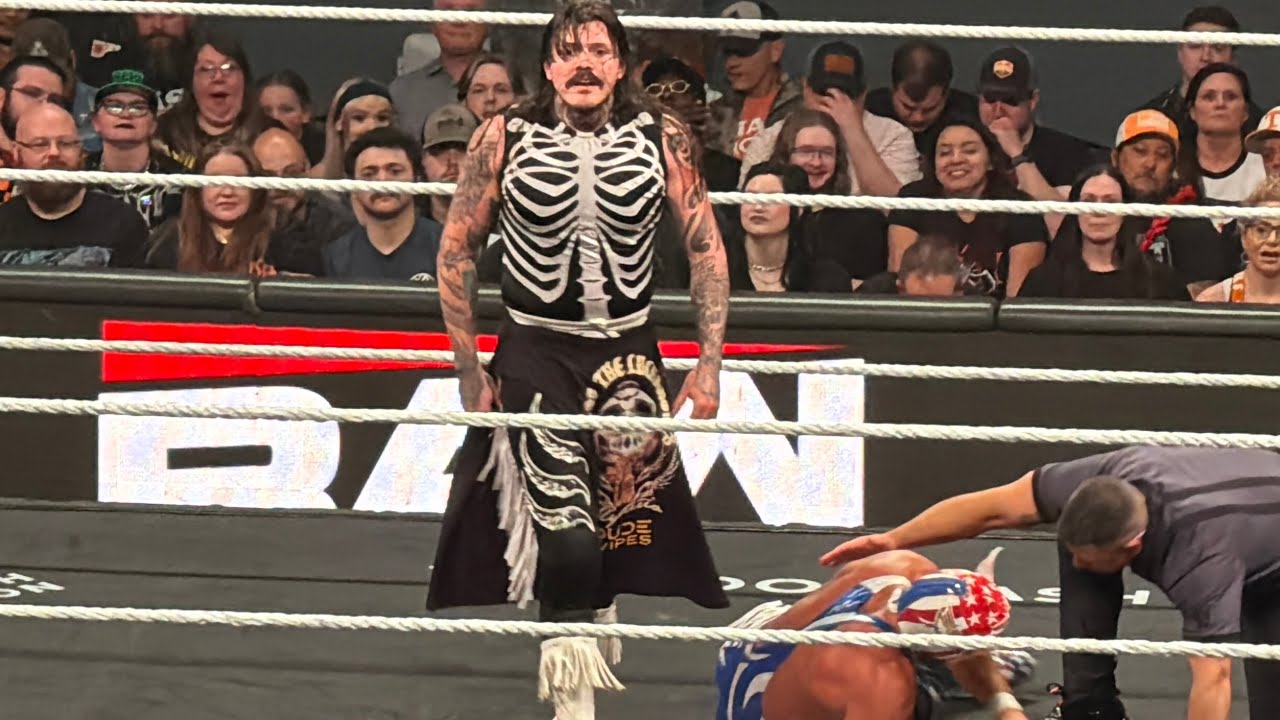 Dominik Mysterio vs El Grande Americano FULL MATCH | WWE Monday Night Raw 5-11-2026 background