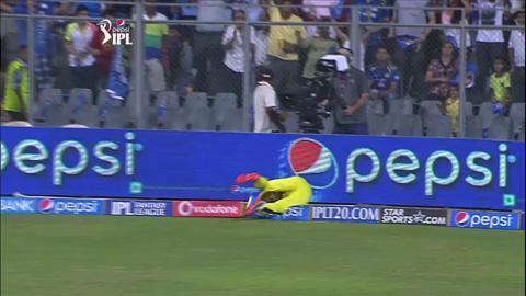 M33: MI vs CSK– Francois du Plessis Superb Fielding background