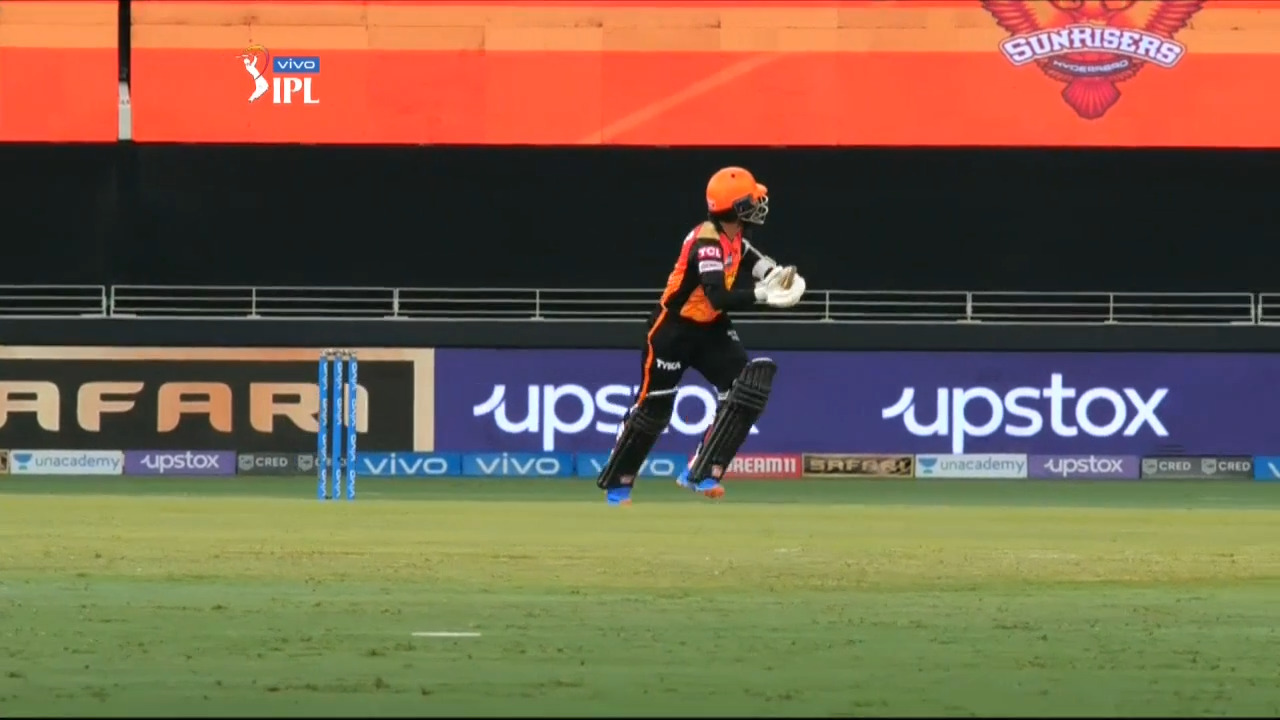 M33: DC vs SRH – Wriddhiman Saha Six background