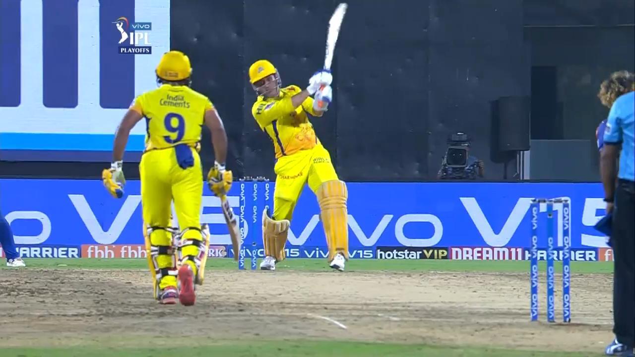 MS Dhoni's two monstrous SIXES