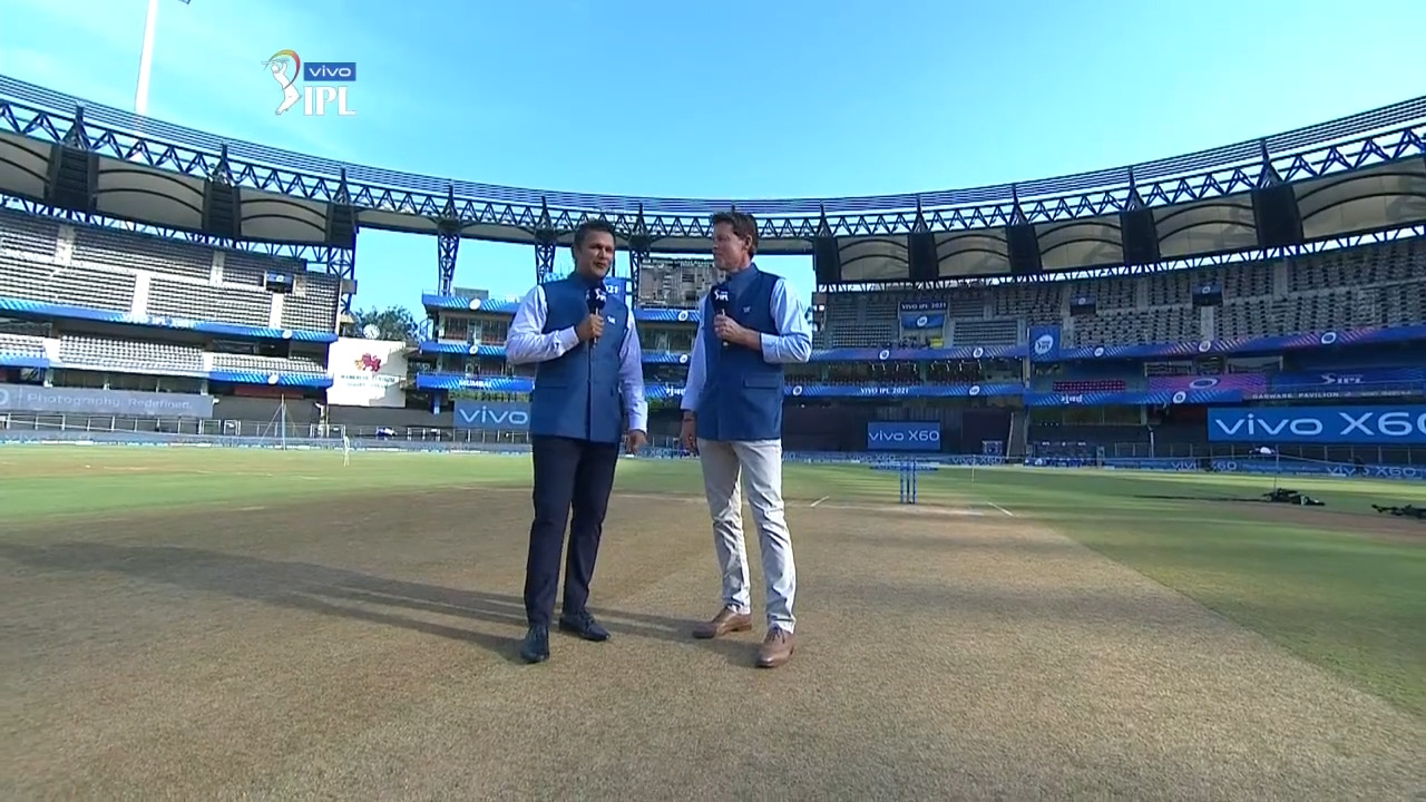 M18: RR vs KKR – Pitch Report background