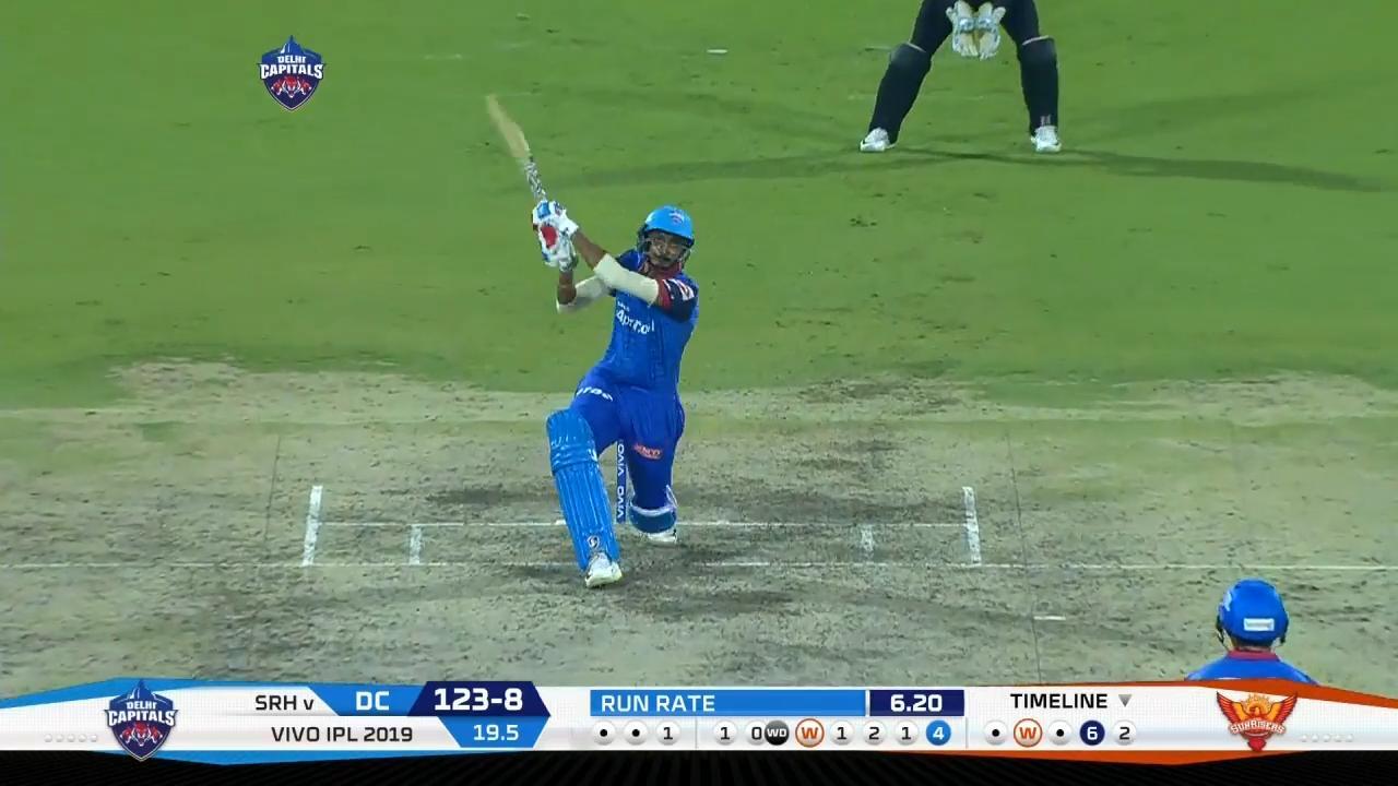 M16: DC vs SRH – Axar Patel Six