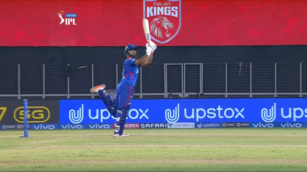 M29: PBKS vs DC – Rishabh Pant Six background
