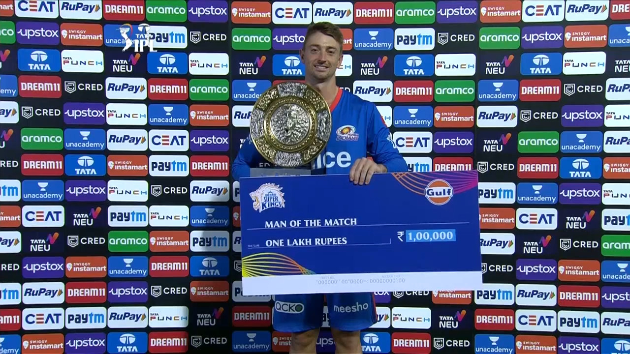 M59: CSK vs MI – Man of the Match – Daniel Sams background