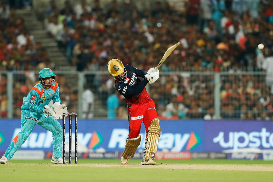4-4-6-4: Rajat Patidar takes on Krunal Pandya background
