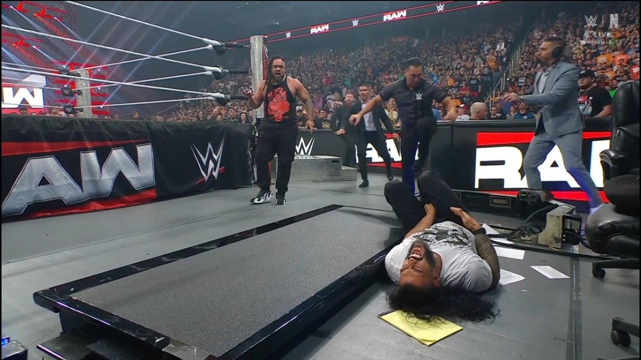 Jacob Fatu destroys Roman Reigns - RAW 5/11/2026 background