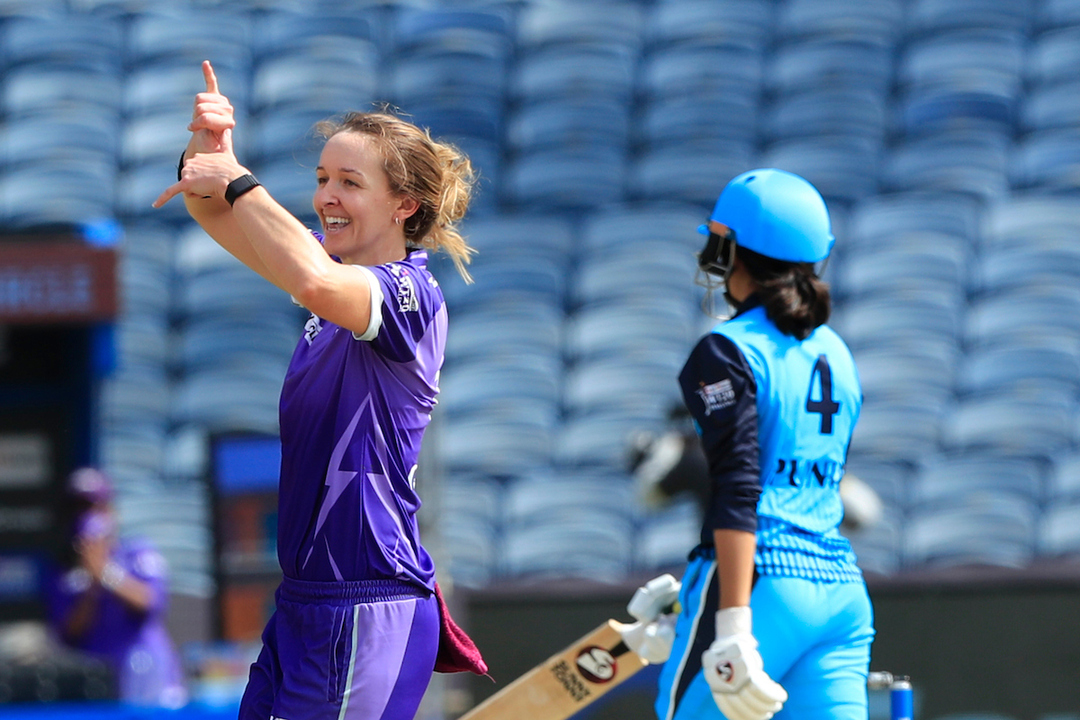 4+Wicket - Kate Cross' perfect comeback against Priya Punia