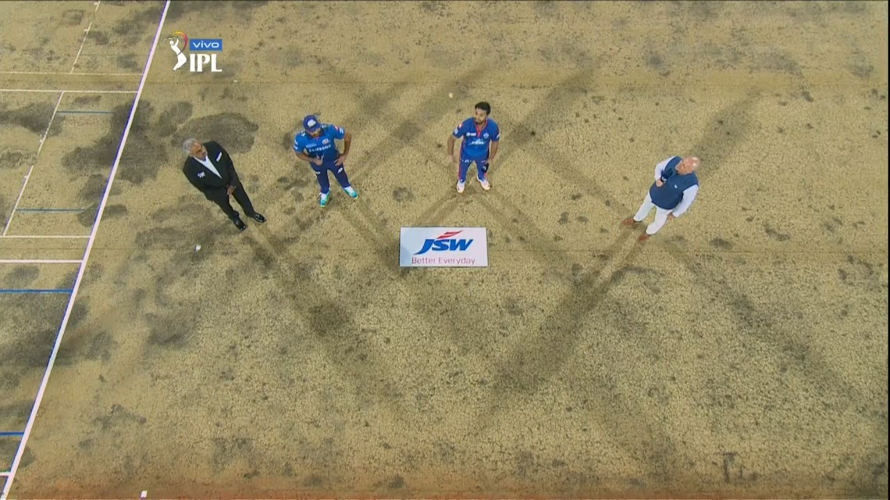 M13: DC vs MI – Toss background