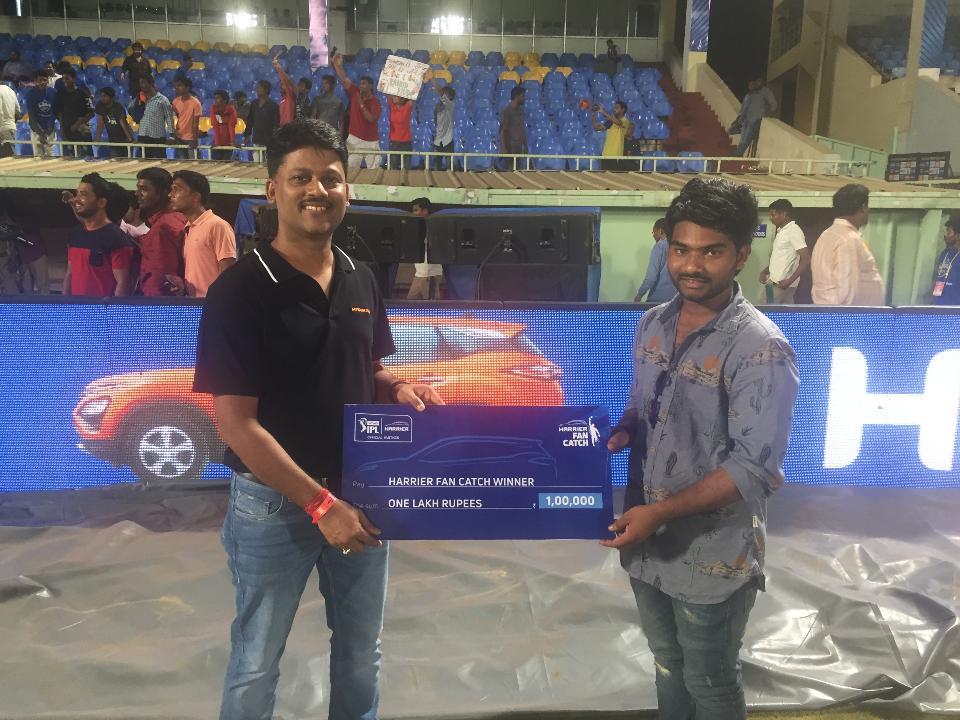 Eliminator: DC vs SRH - Harrier Fan catch of the match