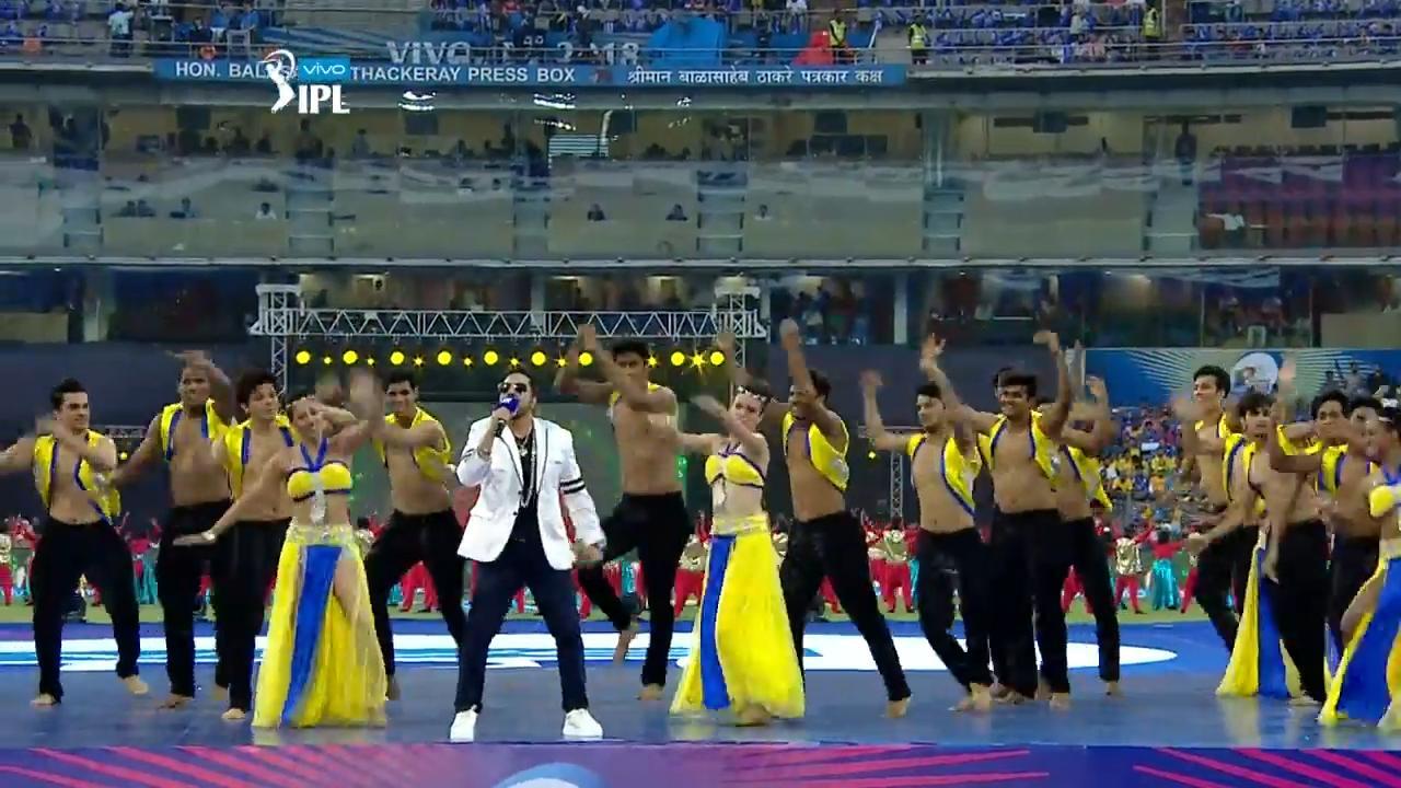 VIVO IPL 2018 - OPENING NITE: Mika Singh's mesmerizing performance background