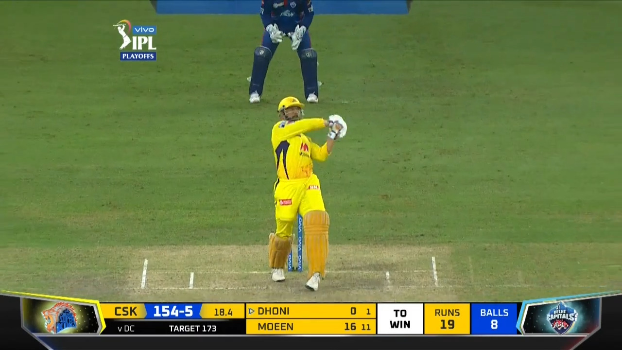 Q1: DC vs CSK – MS Dhoni Six