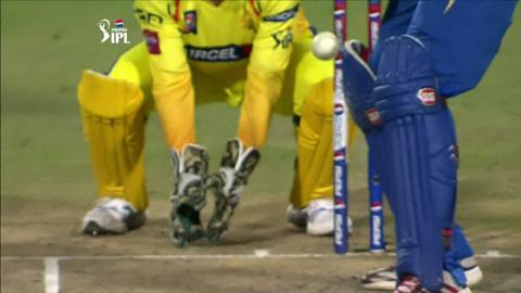 M76: CSK vs MI – Kieron Pollard Six background