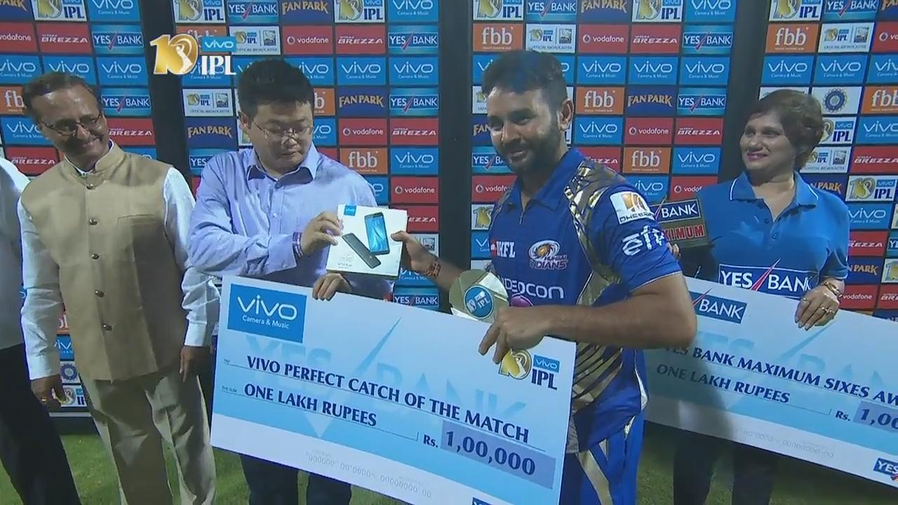 M10: MI vs SRH – VIVO perfect catch of the match – Parthiv Patel
