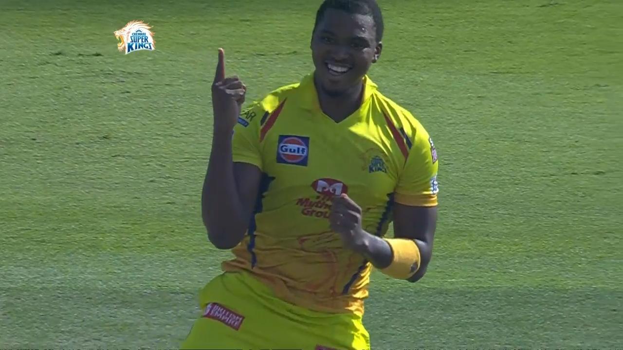 Lungi Ngidi bags 3/39 background