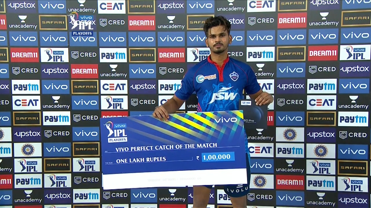 Q1: DC vs CSK – VIVO perfect catch of the match – Shreyas Iyer background