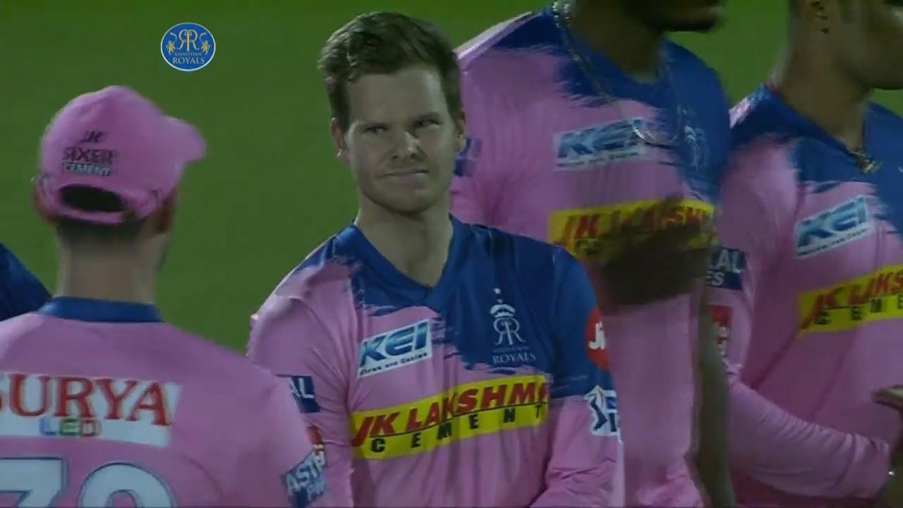 Steven Smith's brilliant running catch