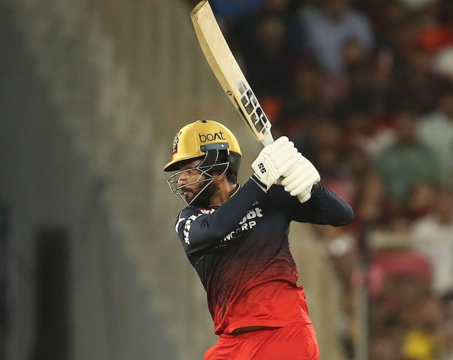Crunched - Rajat's dual fours against Prasidh