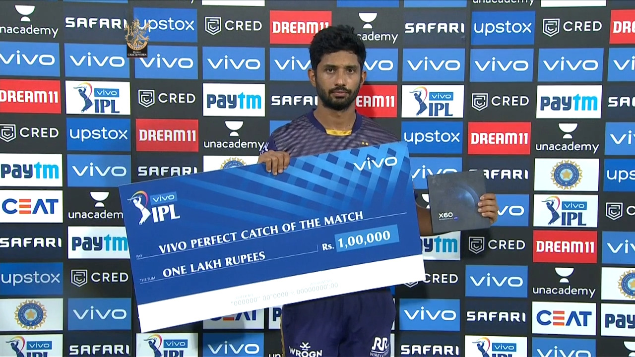 M10: RCB vs KKR – Vivo perfect catch of the match – Rahul Tripathi background