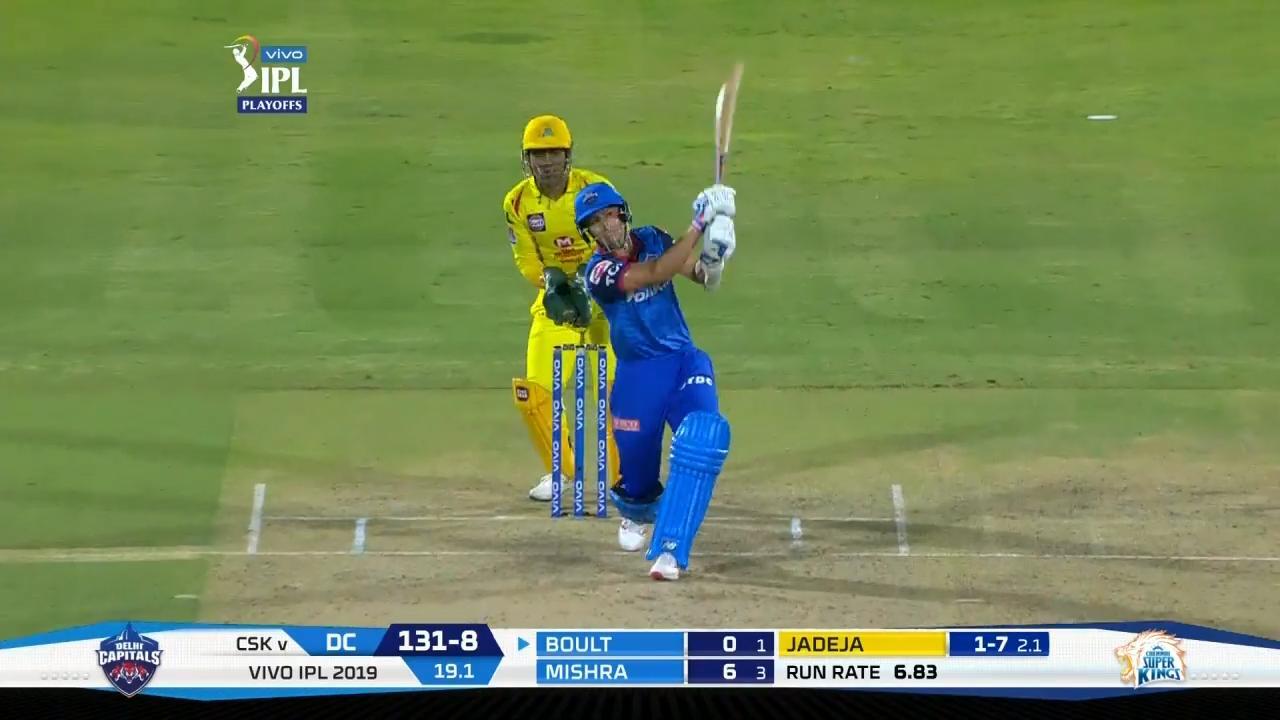 Q2: CSK vs DC – Trent Boult Six background